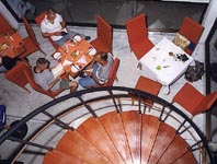 dining.jpg (21803 bytes)