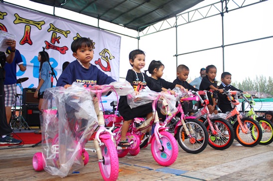 Jesters Fair at Regents is a hit in the sun and rain