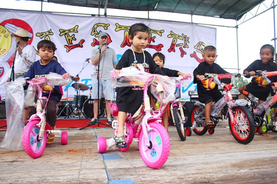 Jesters Fair at Regents is a hit in the sun and rain