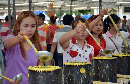 Asalha Buja Day & Buddhist Lent & Candles Parades in Pattaya 2014