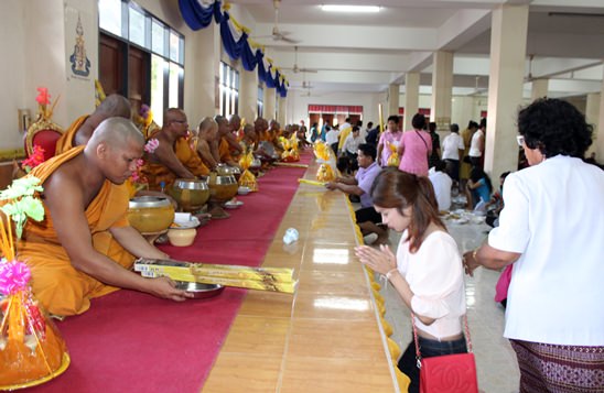Asalha Buja Day & Buddhist Lent & Candles Parades in Pattaya 2014