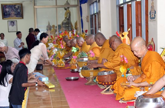 Asalha Buja Day & Buddhist Lent & Candles Parades in Pattaya 2014