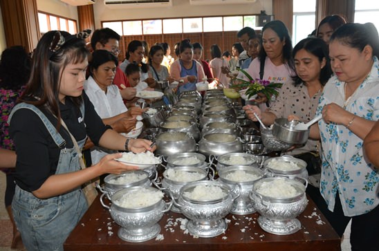 Asalha Buja Day & Buddhist Lent & Candles Parades in Pattaya 2014