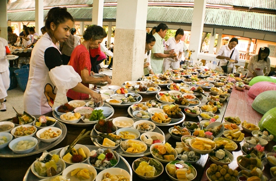 Asalha Buja Day & Buddhist Lent & Candles Parades in Pattaya 2014
