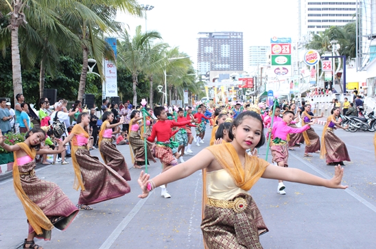 Asalha Buja Day & Buddhist Lent & Candles Parades in Pattaya 2014