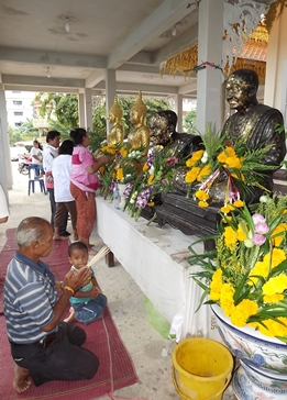 Buddhist Lent ends amidst solemn religious tradition