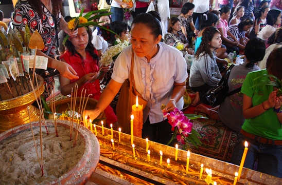 Buddhist Lent ends amidst solemn religious tradition