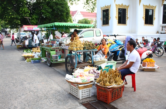 Buddhist Lent ends amidst solemn religious tradition