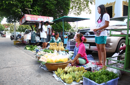 Buddhist Lent ends amidst solemn religious tradition