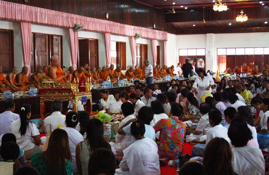 Buddhist Lent ends amidst solemn religious tradition