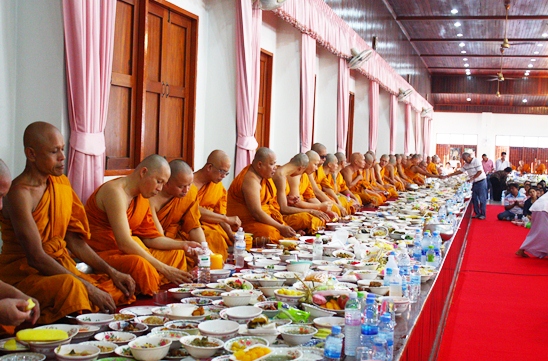 Buddhist Lent ends amidst solemn religious tradition