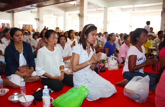 Buddhist Lent ends amidst solemn religious tradition