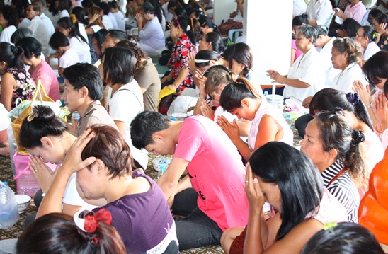 Buddhist Lent ends amidst solemn religious tradition