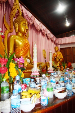 Buddhist Lent ends amidst solemn religious tradition