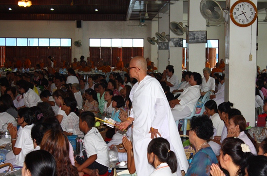Buddhist Lent ends amidst solemn religious tradition