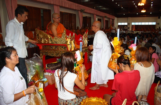 Buddhist Lent ends amidst solemn religious tradition