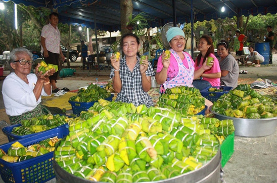 Buddhist Lent ends amidst solemn religious tradition