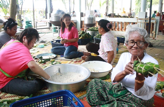 Buddhist Lent ends amidst solemn religious tradition