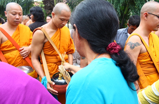 Buddhist Lent ends amidst solemn religious tradition