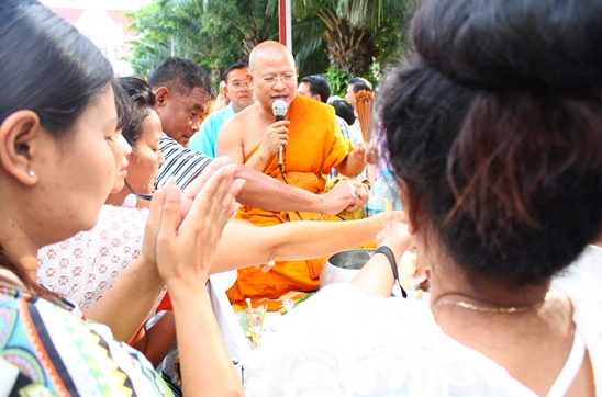Buddhist Lent ends amidst solemn religious tradition
