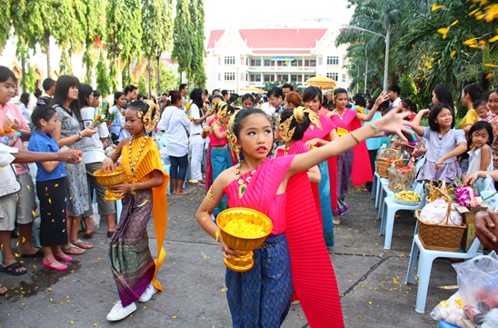 Buddhist Lent ends amidst solemn religious tradition