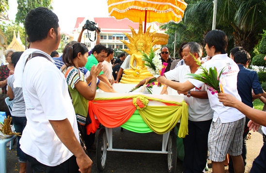 Buddhist Lent ends amidst solemn religious tradition