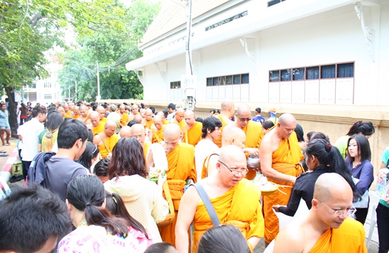 Buddhist Lent ends amidst solemn religious tradition