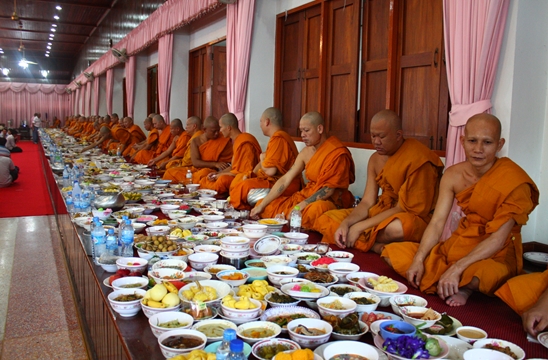 Buddhist Lent ends amidst solemn religious tradition