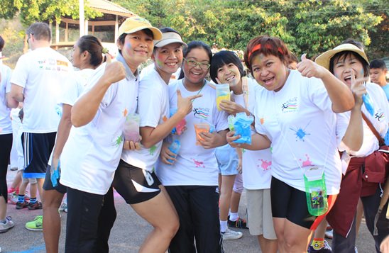 Pattaya�s First Ever Colour Run brings smiles and thumbs up from local community