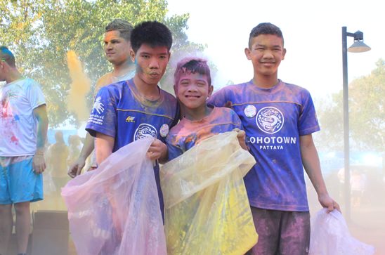 Pattaya�s First Ever Colour Run brings smiles and thumbs up from local community