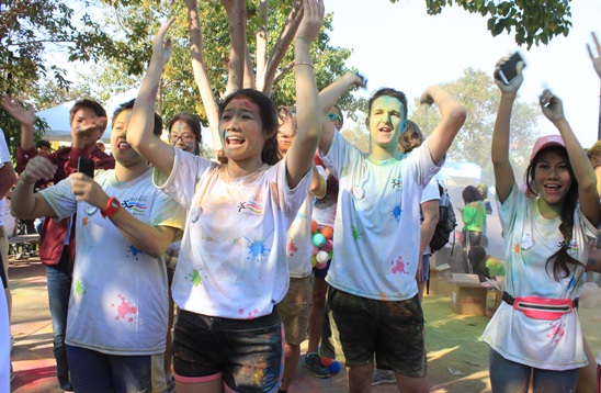 Pattaya�s First Ever Colour Run brings smiles and thumbs up from local community