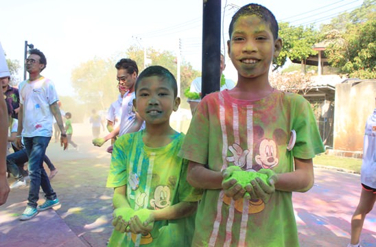 Pattaya�s First Ever Colour Run brings smiles and thumbs up from local community