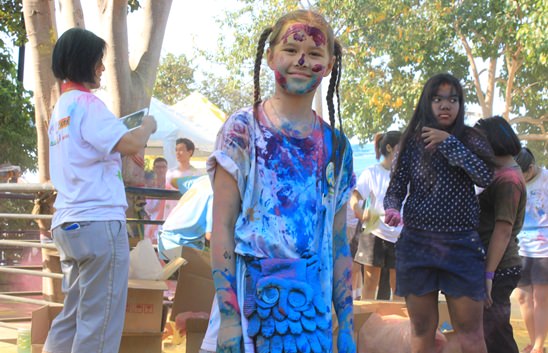 Pattaya�s First Ever Colour Run brings smiles and thumbs up from local community