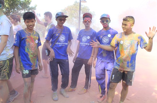 Pattaya�s First Ever Colour Run brings smiles and thumbs up from local community
