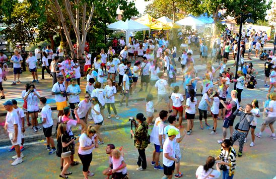 Pattaya�s First Ever Colour Run brings smiles and thumbs up from local community