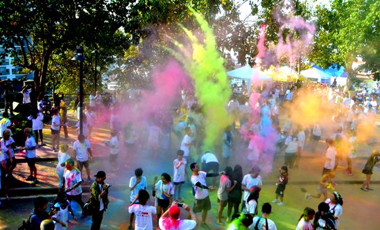 Pattaya�s First Ever Colour Run brings smiles and thumbs up from local community