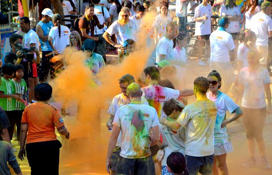 Pattaya�s First Ever Colour Run brings smiles and thumbs up from local community