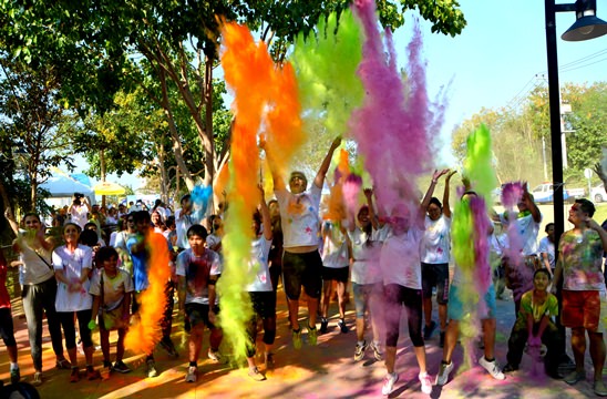 Pattaya�s First Ever Colour Run brings smiles and thumbs up from local community