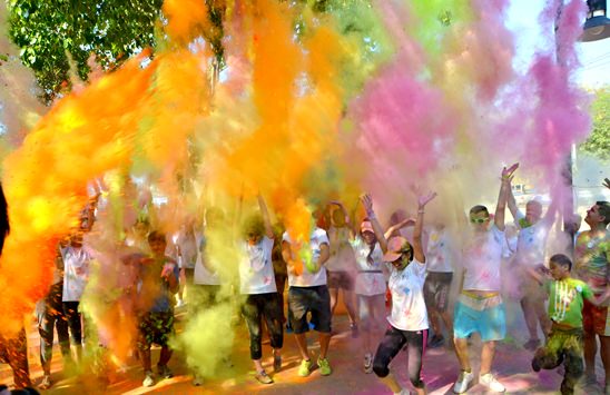 Pattaya�s First Ever Colour Run brings smiles and thumbs up from local community