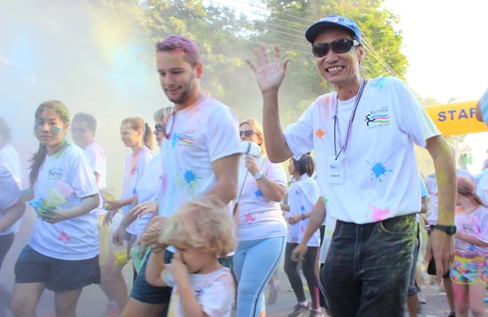 Pattaya�s First Ever Colour Run brings smiles and thumbs up from local community