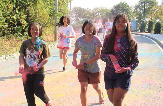 Pattaya�s First Ever Colour Run brings smiles and thumbs up from local community