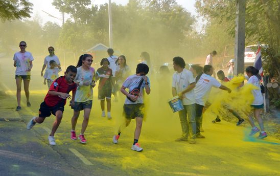 Pattaya�s First Ever Colour Run brings smiles and thumbs up from local community