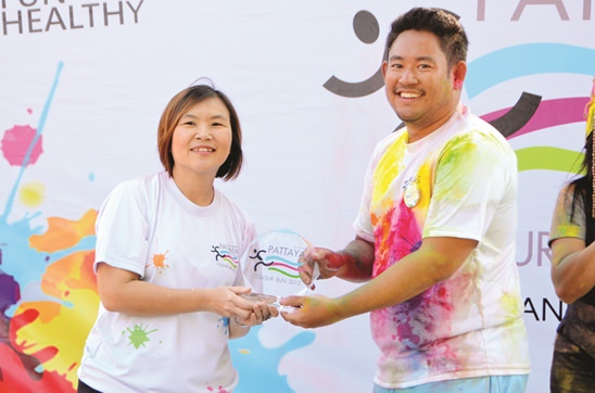 Pattaya�s First Ever Colour Run brings smiles and thumbs up from local community