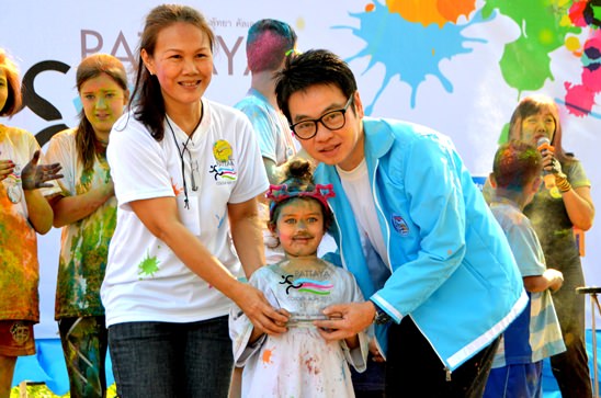 Pattaya�s First Ever Colour Run brings smiles and thumbs up from local community