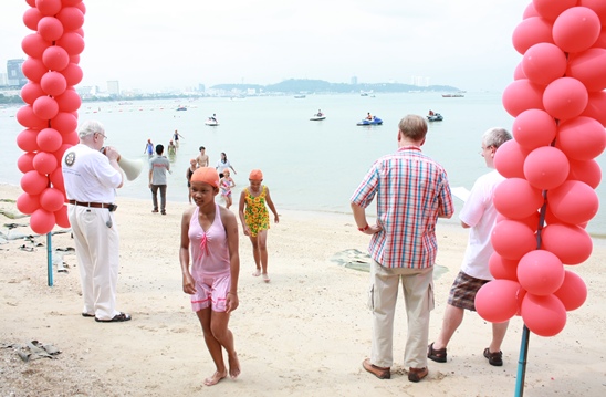 Rotary Charity Cross Bay Swim raises much needed funds for humanitarian projects