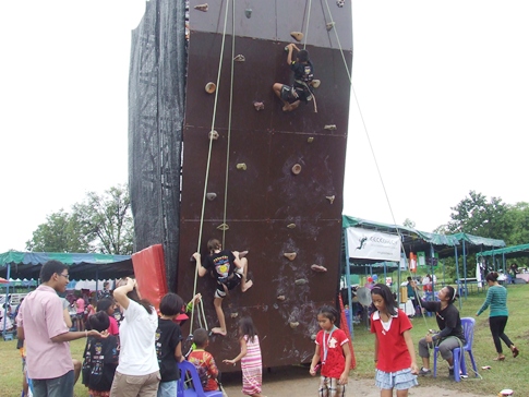 Jesters Fair 2011: Shining in the Rain
