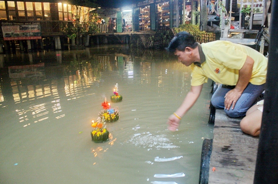 Loy Krathong Festival 2012