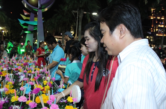 Loy Krathong Festival 2014