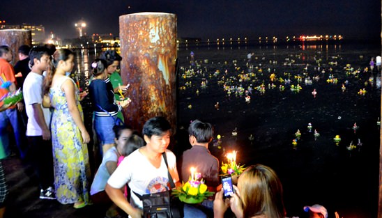 Loy Krathong Festival 2014