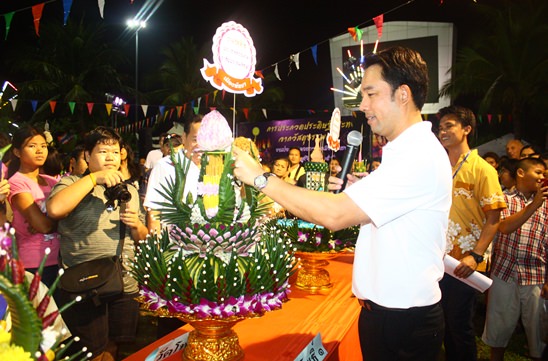 Loy Krathong Festival 2013